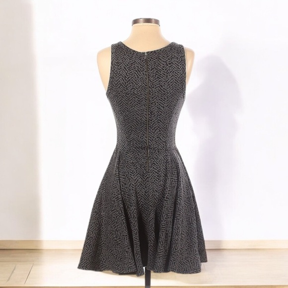 Express Plunge Dress | SIZE XS - Picture 2 of 4
